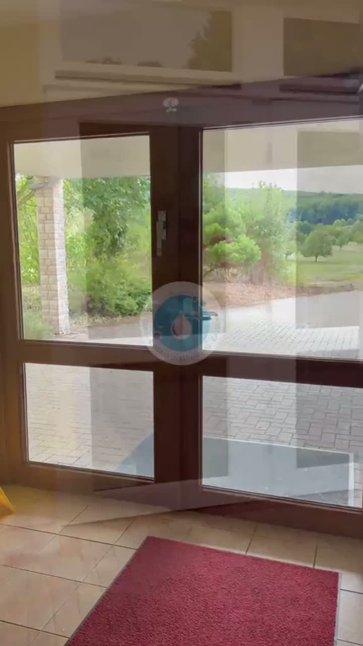Glasreinigung der Glasfronten am Clubhaus des Golfclubs in Zierenberg bei Kassel